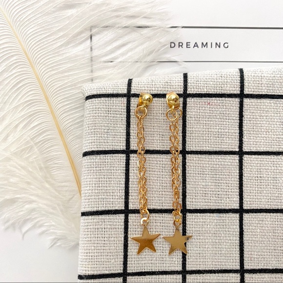 Unique Design//Boutique Star ⭐️ Earrings - Picture 2 of 6